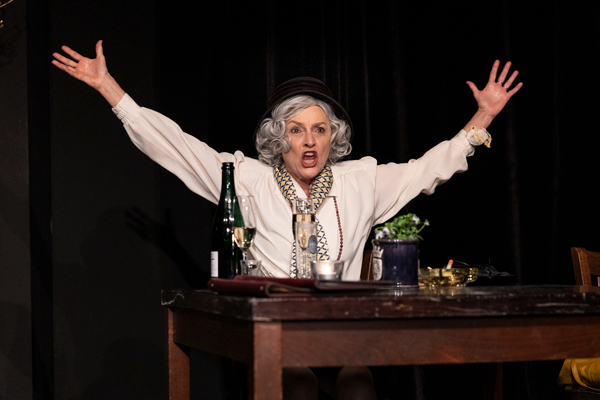 Irmgard K. oder kein Anschluss unter dieser Nummer | Copyright: Theater&Ehrenfeld