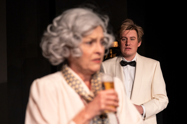 Irmgard K. oder kein Anschluss unter dieser Nummer | Copyright: Theater&Ehrenfeld