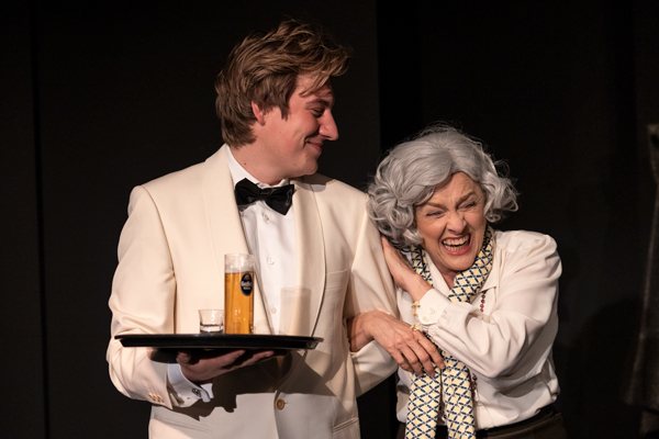 Irmgard K. oder kein Anschluss unter dieser Nummer | Copyright: Theater&Ehrenfeld