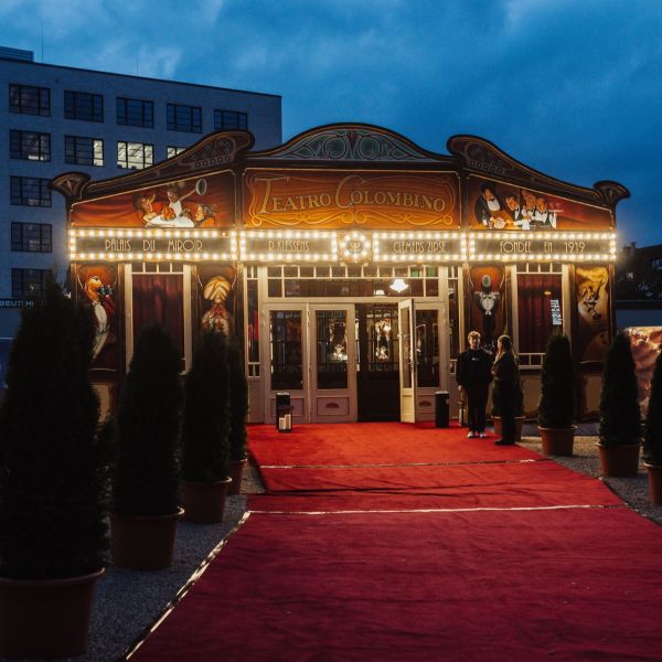 Urania im Spiegelpalast