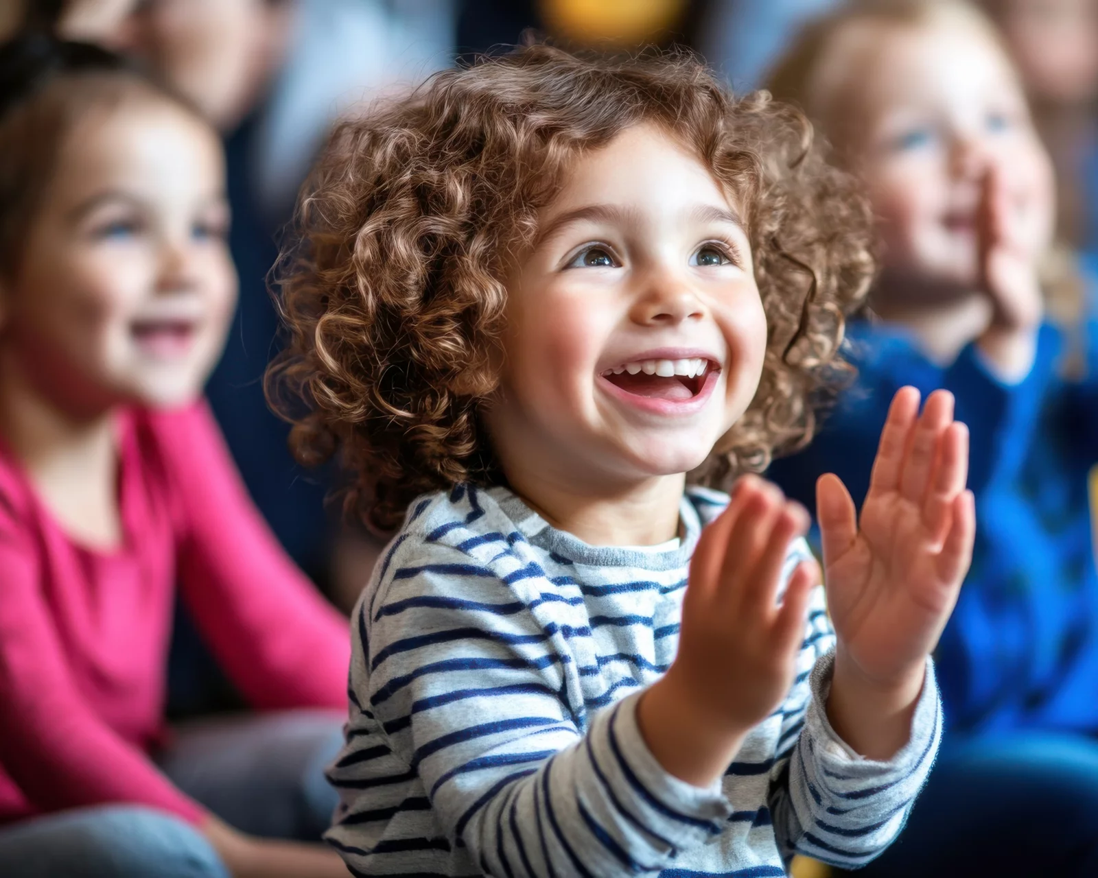 Kind im Publikum | © AdobeStock