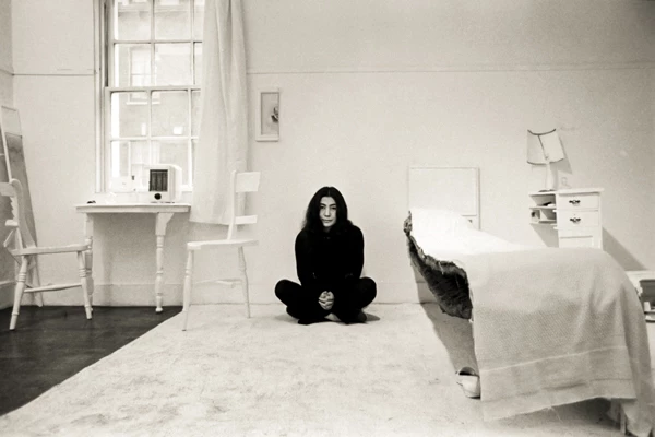 Yoko Ono in half a room 1967 | © Clay Perry