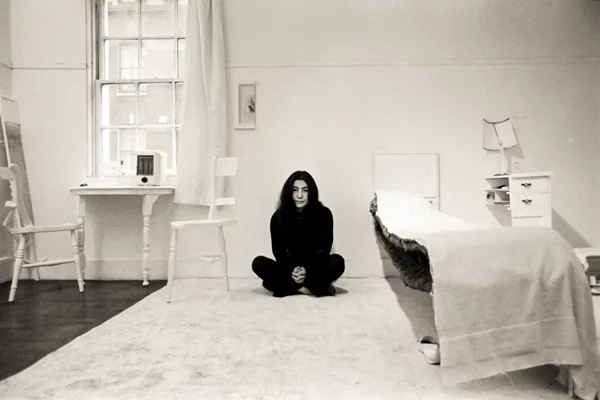 Yoko Ono in half a room 1967 | © Clay Perry