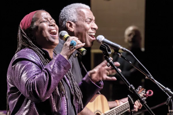 Kim and Reggie Harris | © artists of note