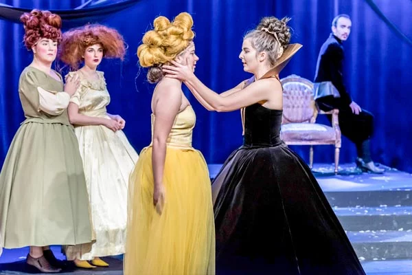 Drei Haselnüsse für Aschenbrödel | Comedia Theater | © Meyer Originals