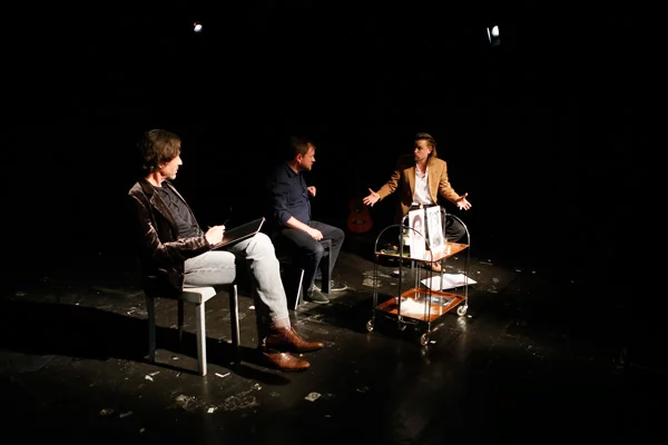 Wodka, Salzgurken und Brot | Theater im Bauturm | © Alex Kantona