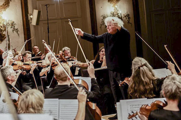 Sir Simon Rattle | © Julia Wesely