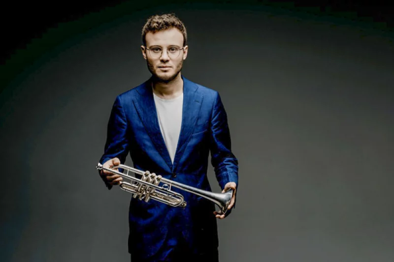 Simon Hofele | © Marco Borggreve