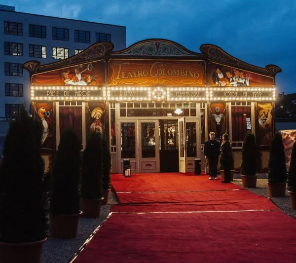 Urania im Spiegelpalast | © Julia Holland